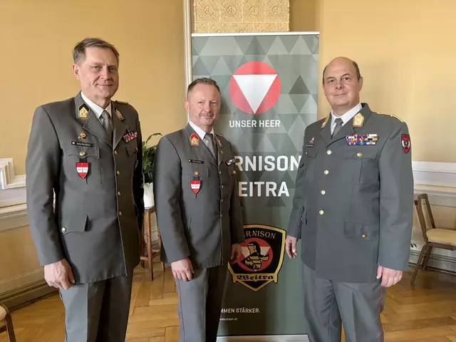 Oberst Herbert Gaugusch, Oberst Reinhard Bachner und NÖ Militärkommandant Brigadier Georg Härtinger. | Foto: MeinBezirk