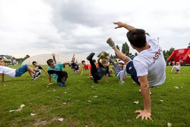 Kids trainieren auf dem Sportplatz in Speising.  | Foto: ASVÖ Wien