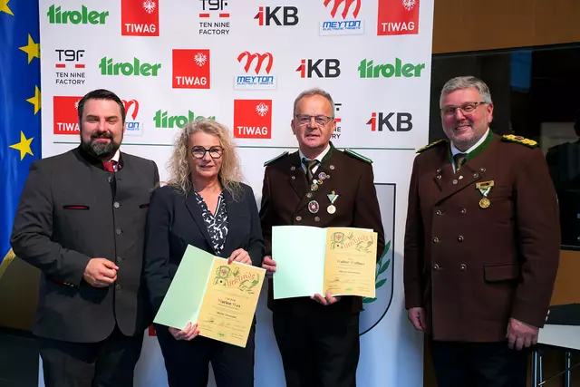 V.l.n.r.:
Landtagsabgeordneter Christoph Appler
Bürgermeisterin Jenbach/Buch Marion Wex
Funktionär SG Jenbach/Buch Walter Wallner
Landesoberschützenmeister Jochen Klammsteiner | Foto: Christian Kramer / TLSB