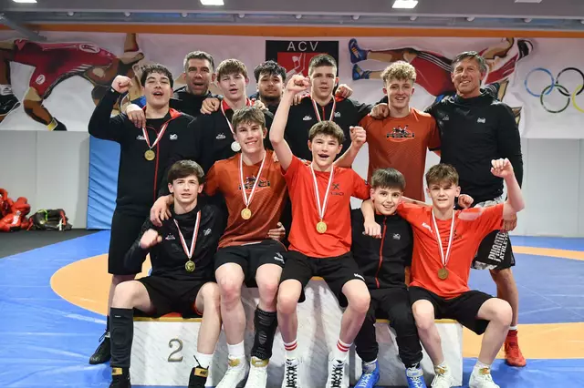 Erfolgreiche RSCI U20-Mannschaft mit Betreuern | Foto: Bernhard Walder