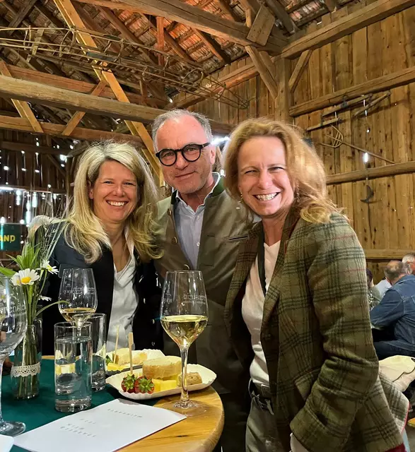 Ein Schnappschuss vom Spargel- und Weinfest im Ortner Stadel. | Foto: Eder/Niedermayr