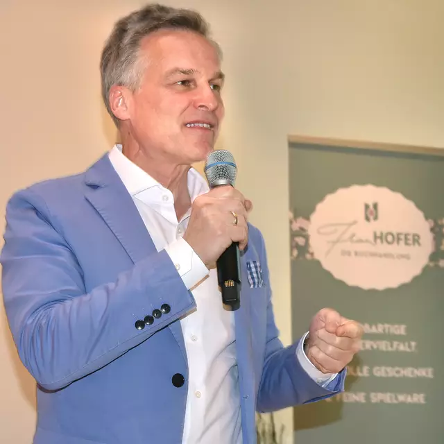 Persönlich und berührend: Tarek Leitner erzählt. | Foto: Herbert Schleich