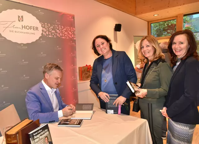Direktorin Barbara Sablik-Baumgartner würdigt das Buchprojekt. | Foto: Herbert Schleich
