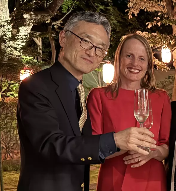 Karen Fanto, Geschäftsführerin Berndorf International, mit Hatanka Kazunori bei einem Botschaftsempfang in Tokio. | Foto: privat