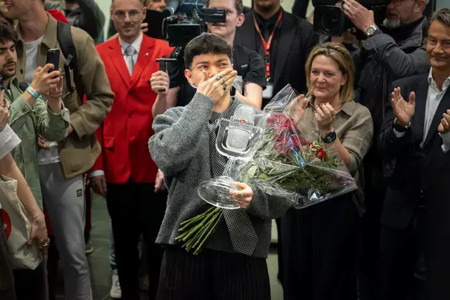 Bei JJs Ankunft am Flughafen Wien wurde er am Sonntag von Fans und Medien feierlich empfangen – MeinBezirk war vor Ort. | Foto: Emanuel Ullmann/MeinBezirk