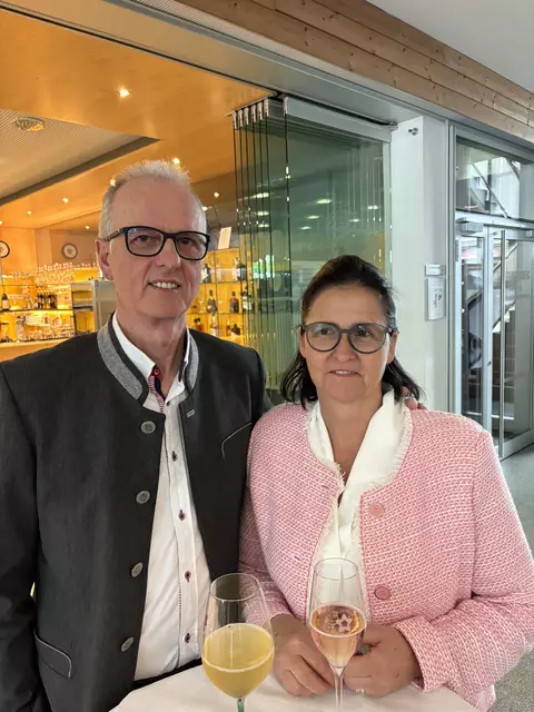 Hermann und Antonia Egger waren von der Leistung der Schüler begeistert.  | Foto: Haun