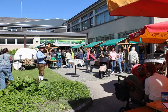 Mitte Mai ging der traditionelle Bauernmarkt der Landwirtschaftlichen Berufs- und Fachschule (LWBFS) Waizenkirchen für Erwachsene über die Bühne. | Foto: LWBFS Waizenkirchen