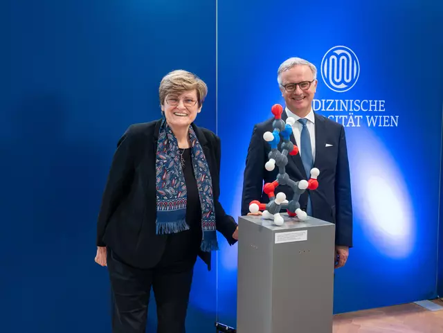 Rektor Markus Müller würdigte Karikó als "eine Pionierin der Medizin", deren Forschung "die Medizin grundlegend verändert" habe. | Foto: Valentina Marinelić/MeinBezirk