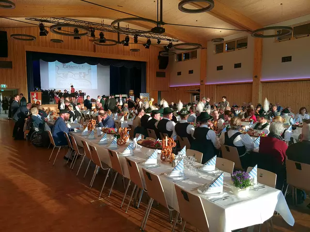 Der Saal füllt sich... | Foto: A. Platschka