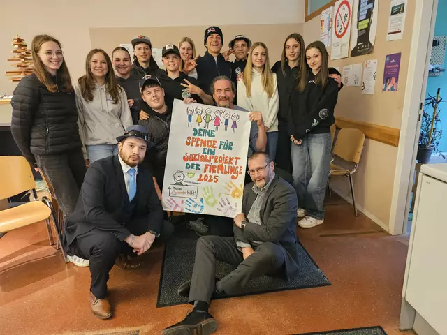 Firmlinge aus Trins, Gschnitz und Steinach übergaben die Spende Ende vergangener Woche an die Obdachlosenstelle in Innsbruck. | Foto: privat