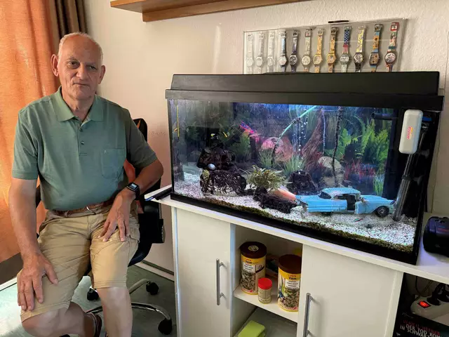 Neben der Ahnenforschung ist die Pflege seines Aquariums im Wohnhaus der Lebenshilfe OÖ eines der vielen Hobbys von Ernst Meissner. | Foto: Lebenshilfe OÖ 