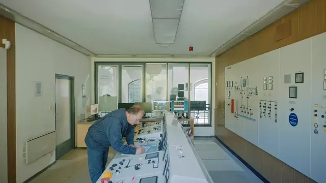 "Heimatleuchten" auf ServusTV: Andreas Digruber betreibt das Kleinkraftwerk Wienerbruck in den Ötschergräben. | Foto: ServusTV/Querschuss Film