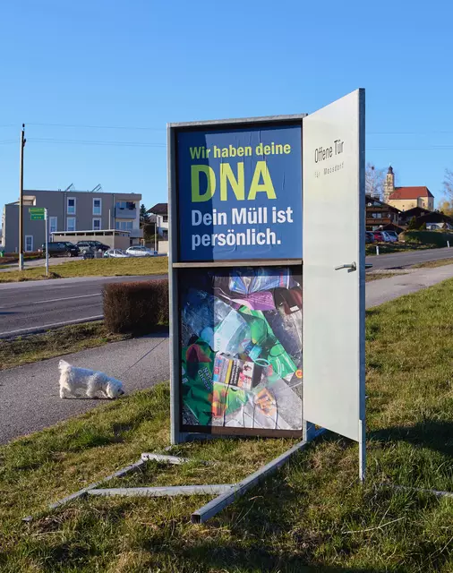 Wer Müll wegwirft, ist nicht anonym. | Foto: Gestaltungsverein Moosdorf