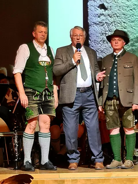 Bgm. Andreas Braunegger
Alfred Platschka (Hist.-/Autor/Heimatpfleger-Igling/Orts-Patenschaftsvermittler)
Bgm. Franz Pfaller  | Foto: A. Platschka