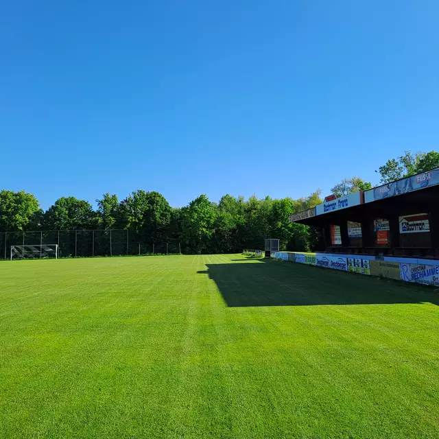 Auf der Sportanlage in Ort im Innkreis werden zwei Innviertler-Legendenteams aufeinandertreffen.  | Foto: Friedl