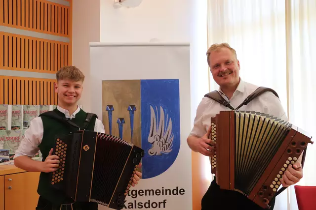 Den Festakt umrahmten musikalisch Dominik Peiser und Robert Hafner  | Foto: Edith Ertl