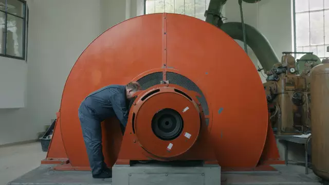 "Heimatleuchten" auf ServusTV: Andreas Digruber betreibt das Kleinkraftwerk Wienerbruck in den Ötschergräben. | Foto: ServusTV/Querschuss Film