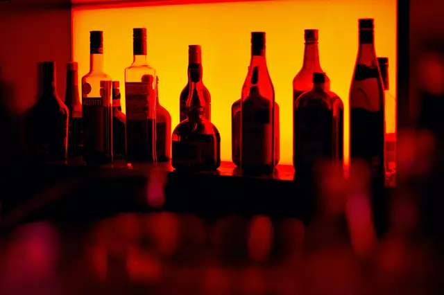 In einem Nachtlokal in der Triester Straße wurde Ende April ein 36-Jährige von Lokalgästen geschlagen, gequält und sexuell missbraucht. (Symbolfoto) | Foto: Sérgio Alves Santos/Unsplash