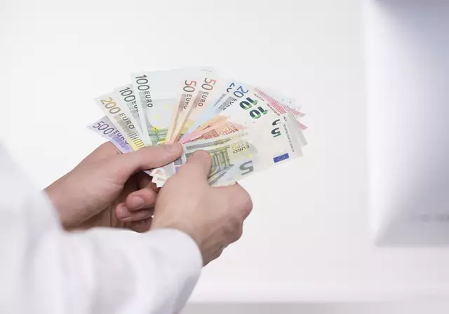 Der Unabhängige Parteien-Transparenz-Senat (UPTS) hat in einer Reihe von Entscheidungen Strafen gegen die ÖVP, NEOS und die Grünen verhängt.  | Foto: MEV
