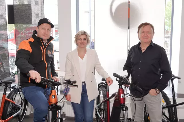 Das dreiköpfige Team war sichtlich zufrieden mit dem großen Interesse. | Foto: Michael Blinzer