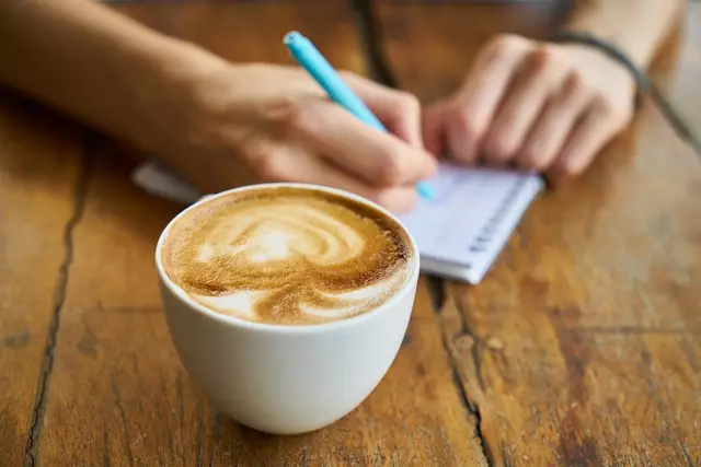 Für viele gehört der Kaffee zum Tagesablauf dazu. Wo sich das Angebot preislich bewegt, hat sich die Arbeiterkammer Steiermark angesehen. | Foto: Pixabay