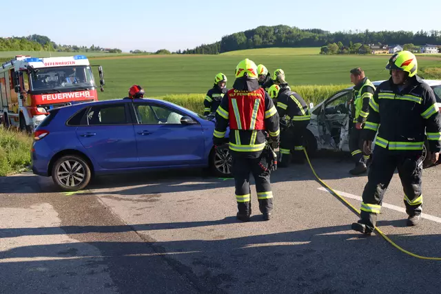 Schwerer Crash in Pennewang fordert zwei Verletzte.