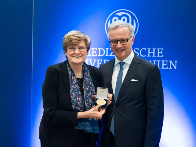 Hoher Wien-Besuch: die ungarisch-US-amerikanische Biochemikerin sowie Nobelpreisträgerin Katalin Karikó wurde von der MedUni Wien geehrt, hier mit Rektor Markus Müller. | Foto: Valentina Marinelić/MeinBezirk