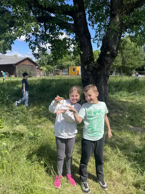 Die Mooskirchner Volksschülerinnen und Volksschüler erlebten den Aktionstag Wiese. | Foto: VS Mooskirchen