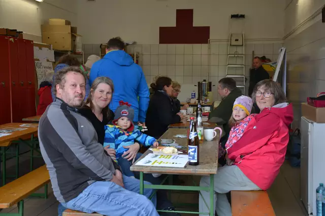 Florian Otonicar mit Sohn Jakob und Barbara, Gabi Grabner mit Ronja Schneider | Foto: A. Fritsch