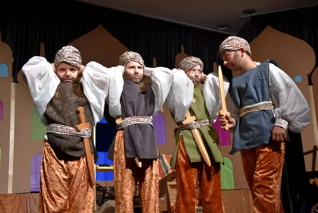 Ali Baba und die 40 Räuber. Kinder-Theater der Liedertafel Pabneukirchen mit einer "Pabneukirchner" Fassung.  | Foto: Robert Zinterhof