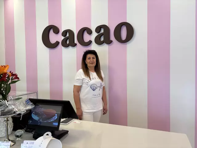 Albina Hafizović hat ein Händchen für kunstvolle Torten und Cupcakes.  | Foto: Matthias Pandrea/MeinBezirk