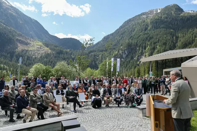 Zahlreiche Gäste waren bei der Eröffnungsfeier in Krimml mit dabei. | Foto: krimmler-wasserwelten.at