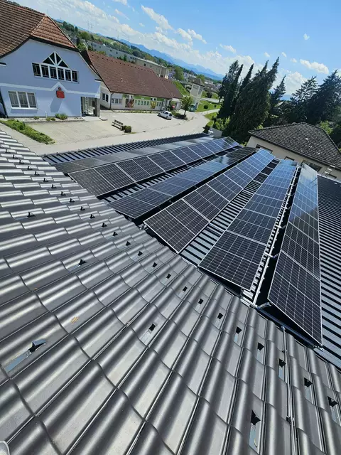 Neue Photovoltaikanlage am Dach der Freiwilligen Feuerwehr Kematen | Foto: Stadlbauer Markus