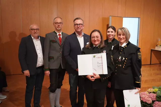 Ehrenzeichen 15 Jahre in Silber: Alexandra Riemer
 | Foto: Bergkapelle Piberstein