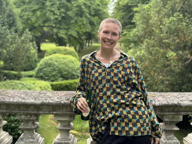 "Es ist eine einzigartige Atmosphäre, vor allem diese Bühne, die zwischen zwei Bäumen wächst. Man spürt, wie man quasi im Wald spielt", sagt Musikerin Anna Mabo. | Foto: Patricia Hillinger