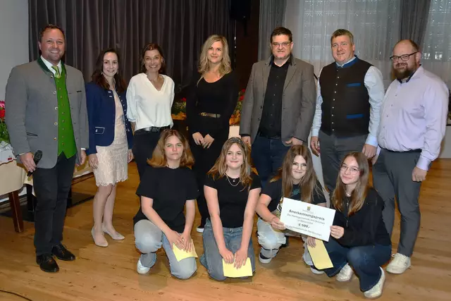 Auszeichnung für das Projekt „TrauDi“ der Mittelschule.  | Foto: Freigassner