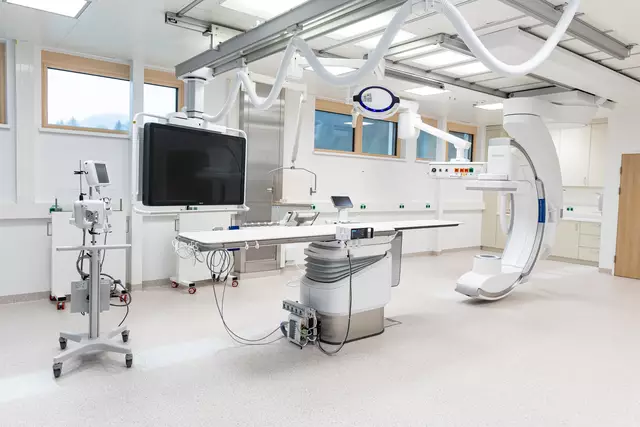 Mit der Möglichkeit, endovaskuläre Embolisationen durchzuführen, erweitert das BKH St. Johann sein medizinisches Spektrum um innovative und schonende Behandlungsmethoden. | Foto: BKH St. Johann/Egger