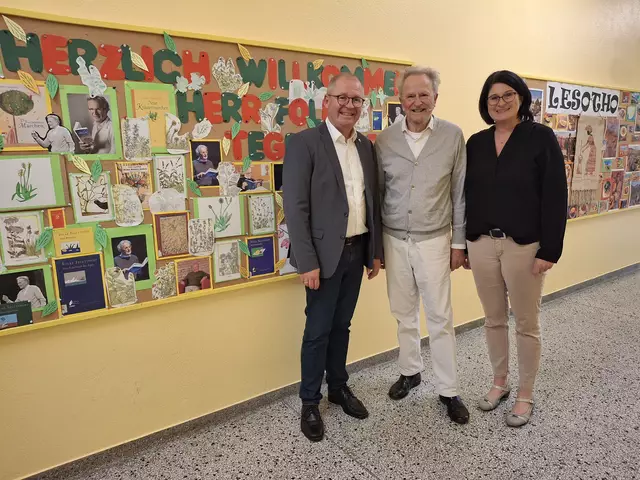 Auch der Voitsberger Bürgermeister Bernd Osprian (l.) schaute vorbei | Foto: Mittelschule Voitsberg