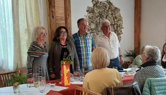 Die Seniorengruppe Himmelberg wächst. Bei der Jahreshauptversammlung waren die Landes- und Bezirks-Obfrauen dabei. | Foto: Privat