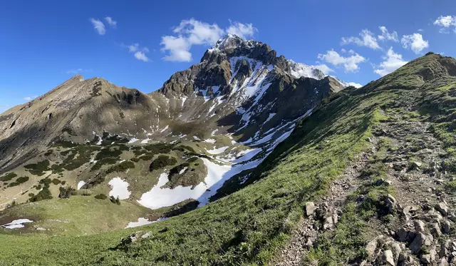 Ein wahrlich atemberaubendes Panorama erwartet die Wanderer am Reichenstein. | Foto: WAFO