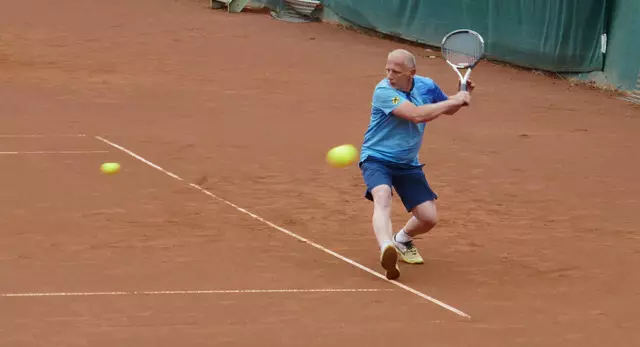 Der Kampfgeist der Ehrwalder wurde am Ende belohnt. Hier im Bild Stefan Spielmann der Steve Dea (Aus) mit 6:3, 6:2 besiegte. | Foto: Weber