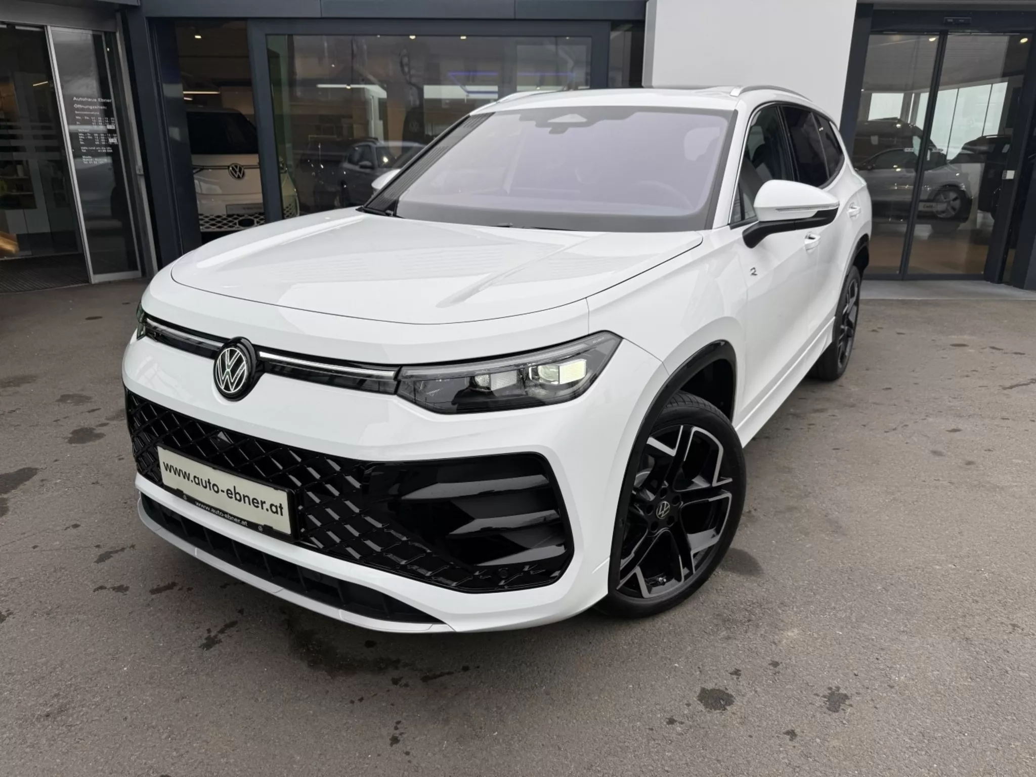 -Anzeige-Modernster-VW-Tayron-ist-im-Autohaus-Ebner-zu-haben