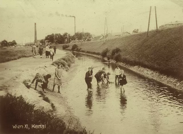 Über den Wiener Neustädter Kanal wurden Ziegel und Kohle durch Simmering transportiert.  | Foto: Bezirksmuseum Simmering