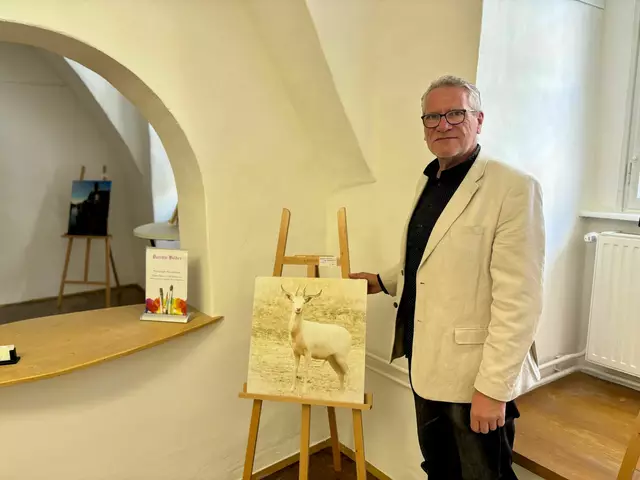 Die Ausstellung in Horn zeigt eine Auswahl von etwa 20 Werken, die vor Ort auch erworben werden können. | Foto: Markus Kahrer