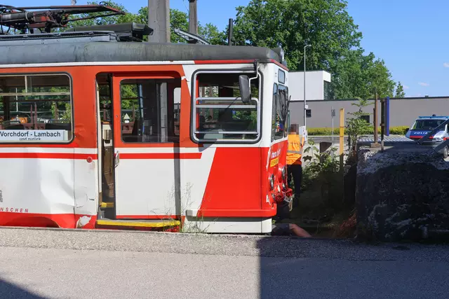 Trotz Bremsmanöver krachte die Lokalbahn gegen den Prellbock im Bahnhof Lambach. | Foto: laumat.at