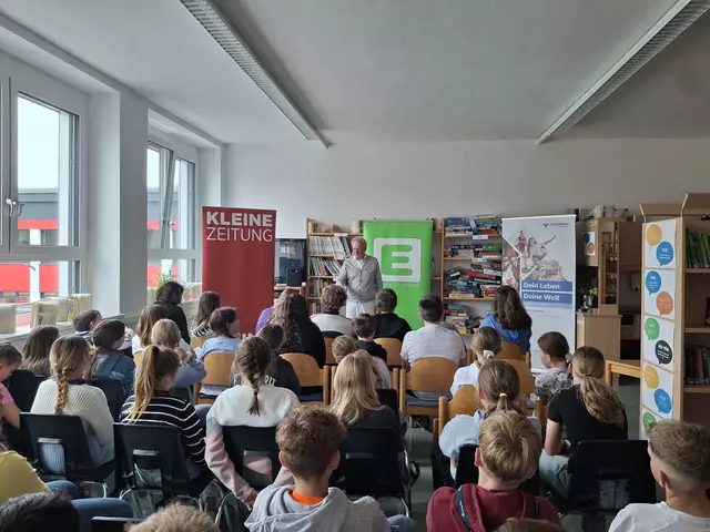 Die Schülerinnen und Schüler hörten Folke Tegetthoff gespannt zu. | Foto: Mittelschule Voitsberg