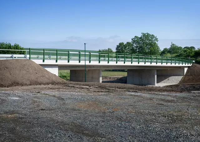 Im Zuge der Landesstraße L 110 ist die Michelbachbrücke wieder voll befahrbar | Foto: NLK Khittl