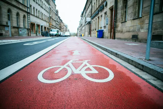 In Liesing entstehen zahlreiche neue Radwege. Dennoch gibt es noch einige Problemstellen im Bezirk. (Symbolfoto) | Foto: Unsplash/Markus Spiske