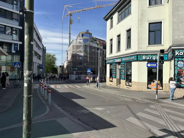 Um die Spurenanzahl zu reduzieren, soll die Einbahneinfahrt in die Vivenotgasse gesperrt werden.  | Foto: Michael Marbacher/MeinBezirk