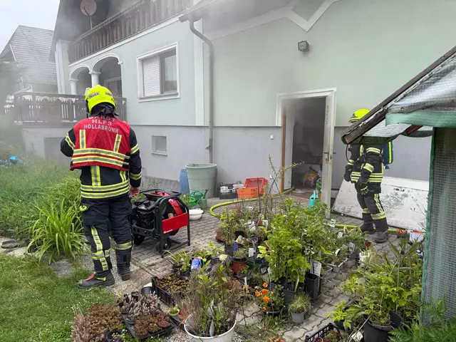 Rauch und Hitze haben mehrere Kellerräume stark in Mitleidenschaft gezogen. | Foto: BFKDO Hollabrunn
